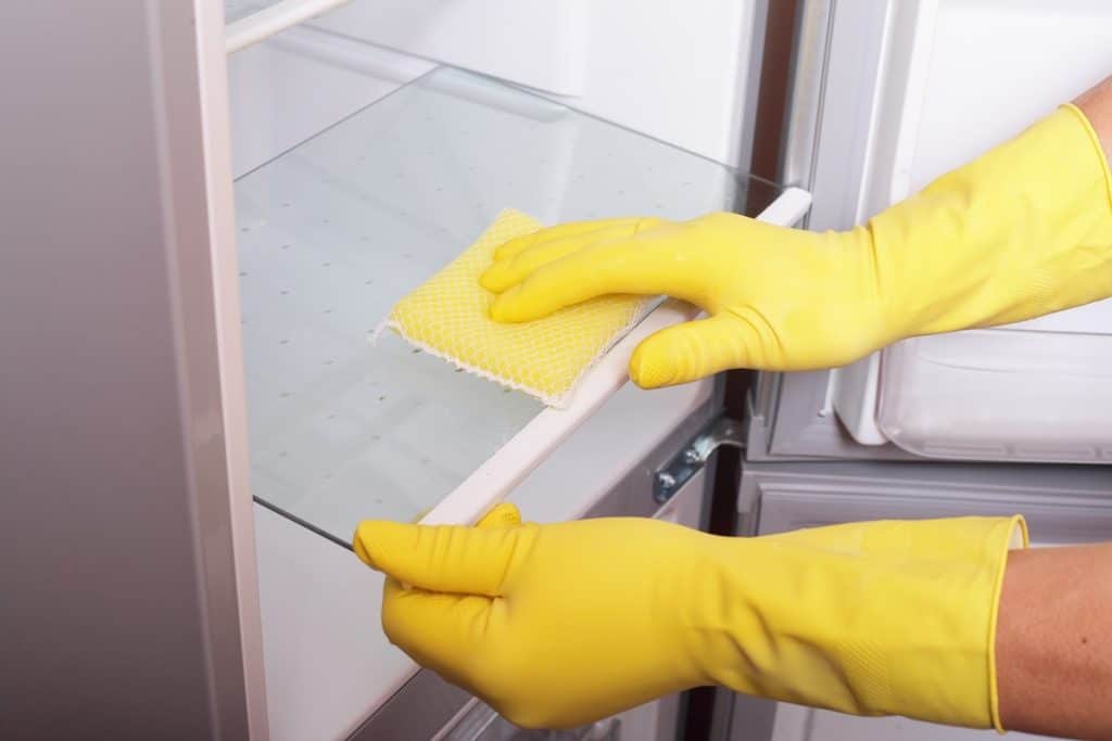 how to clean refrigerator shelves